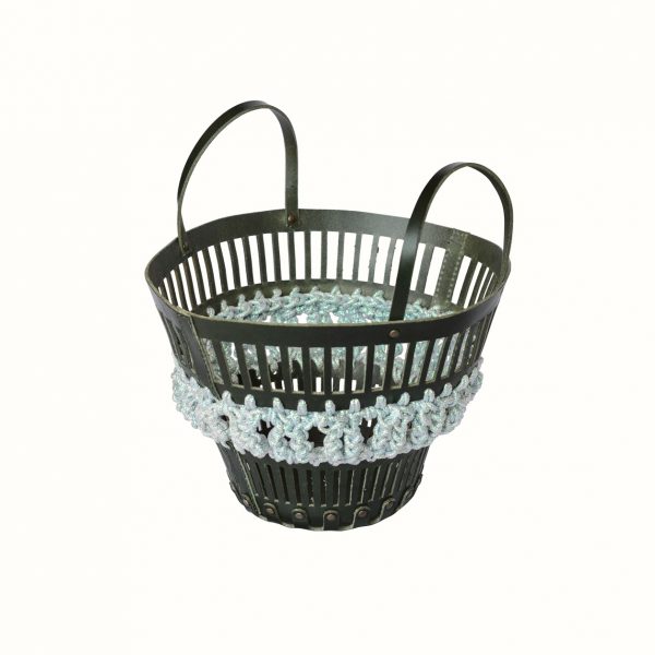 Basket_in_leather_and_crochet